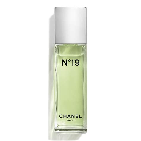 chanel no 19 perfume history.